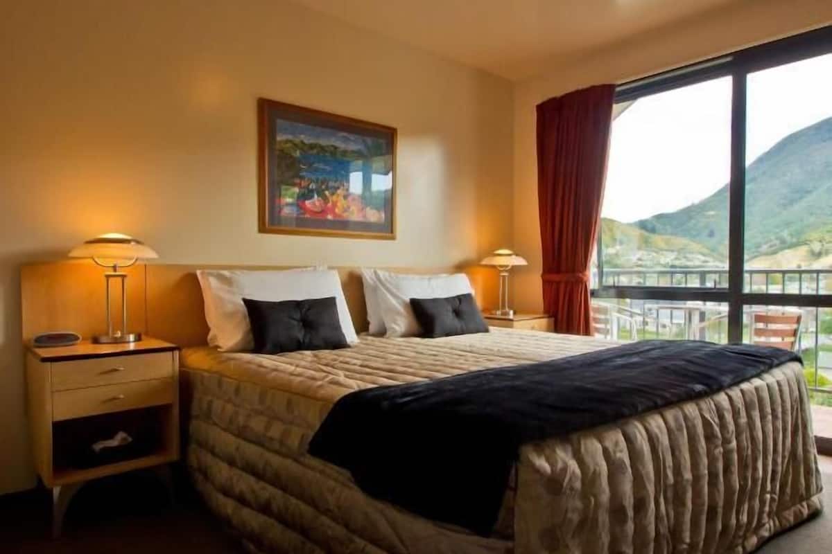 Premium bedding, Select Comfort beds, in-room safe, blackout drapes