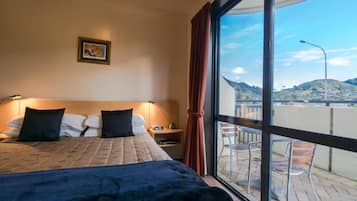 高档床上用品、Select Comfort 床、客房内保险箱、遮光窗帘