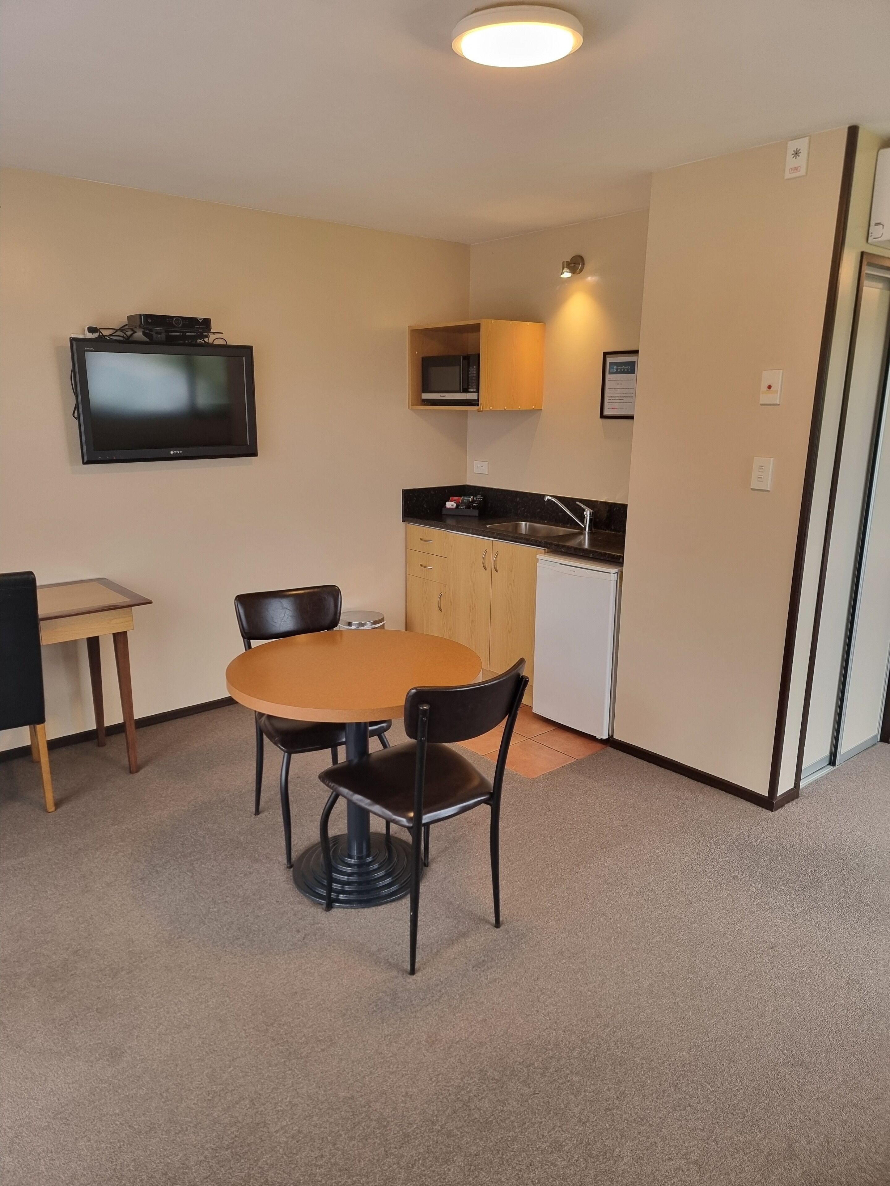 Executive Studio with King Bed | Private kitchen