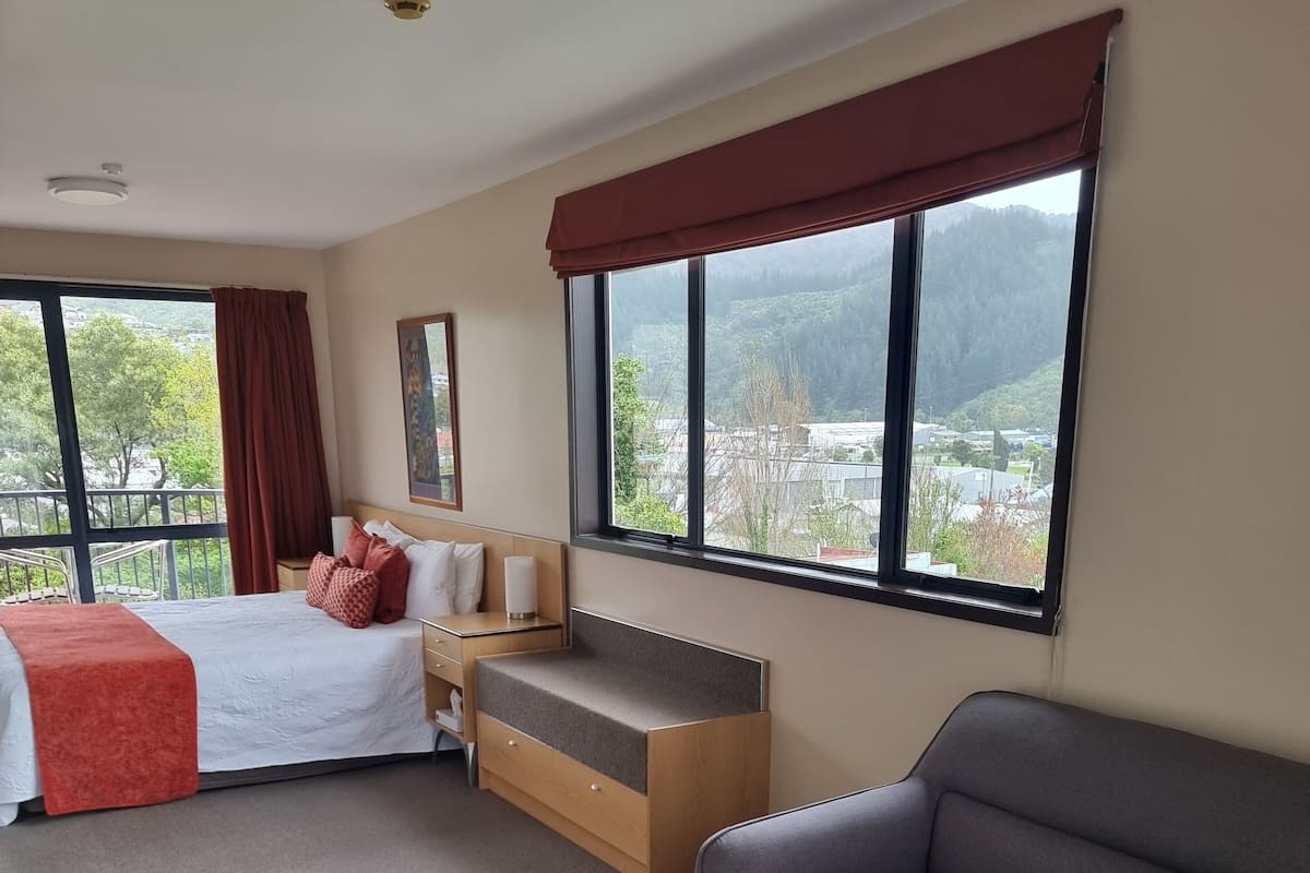 Premium bedding, Select Comfort beds, in-room safe, blackout curtains