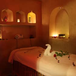 Couples treatment room(s), hot tub, Turkish bath/hammam, body treatments