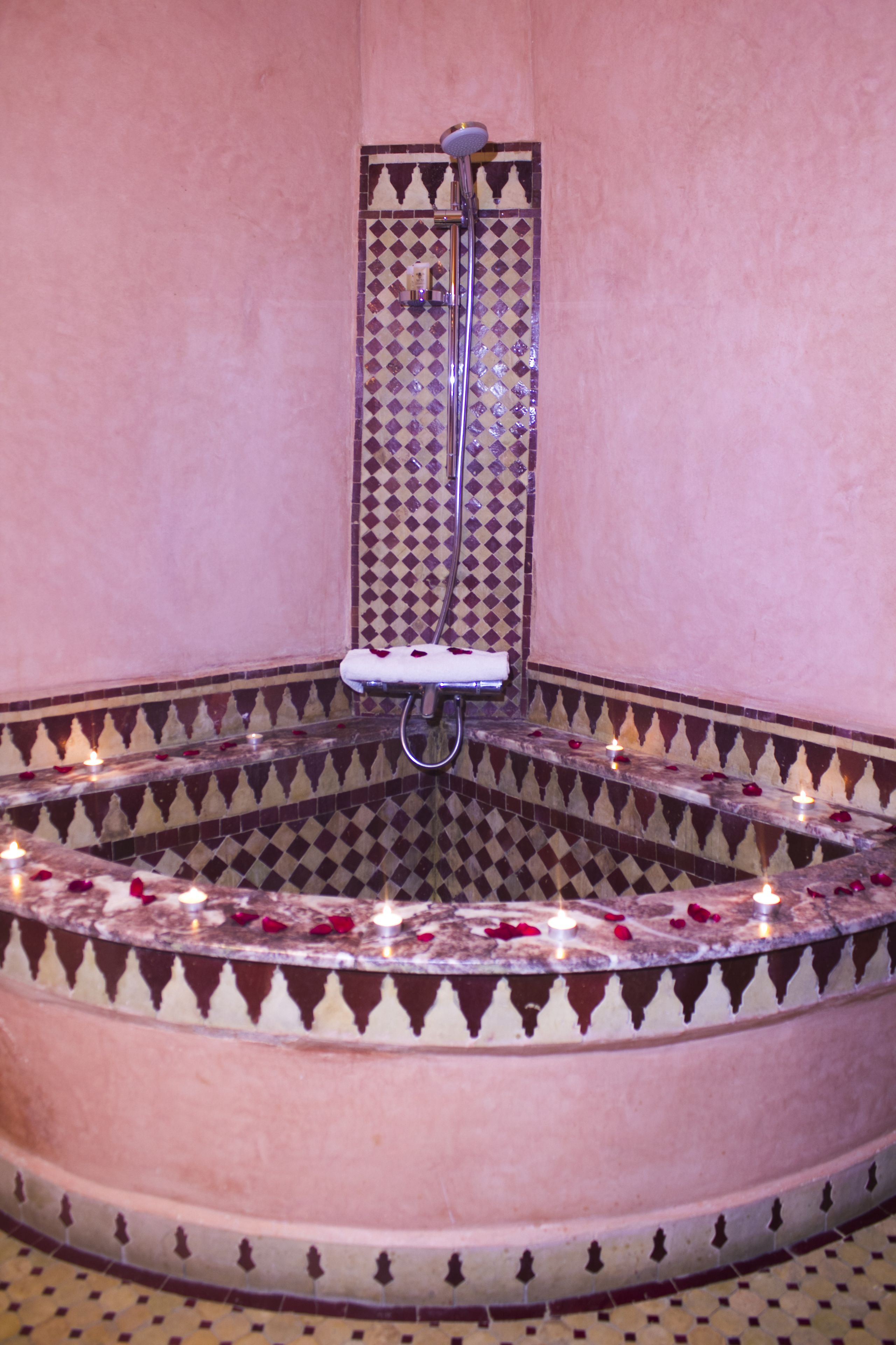 Suite (Marrakech) | Deep soaking bathtub