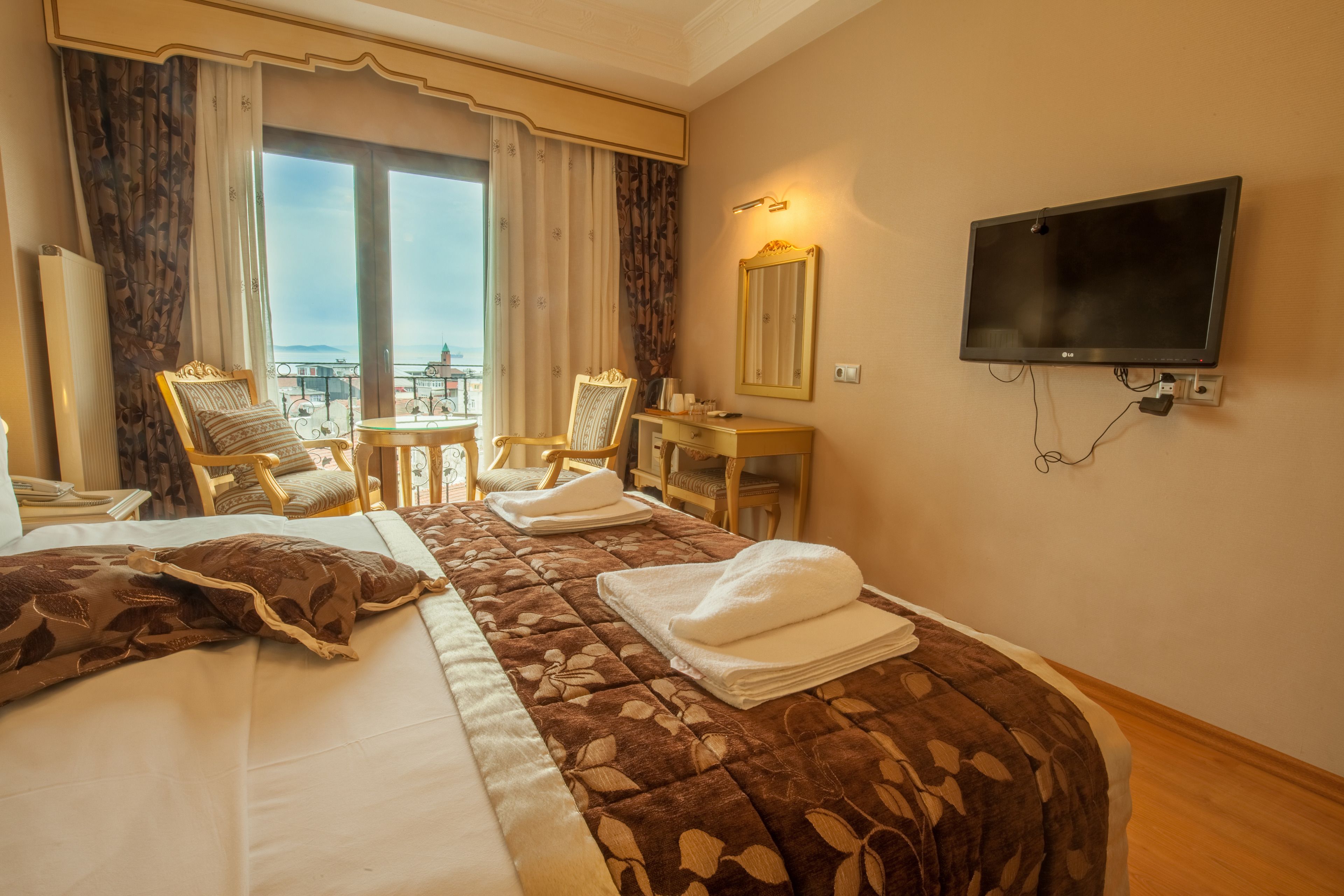 superior room, sea view | minibar, in-room safe, individually decorated, desk