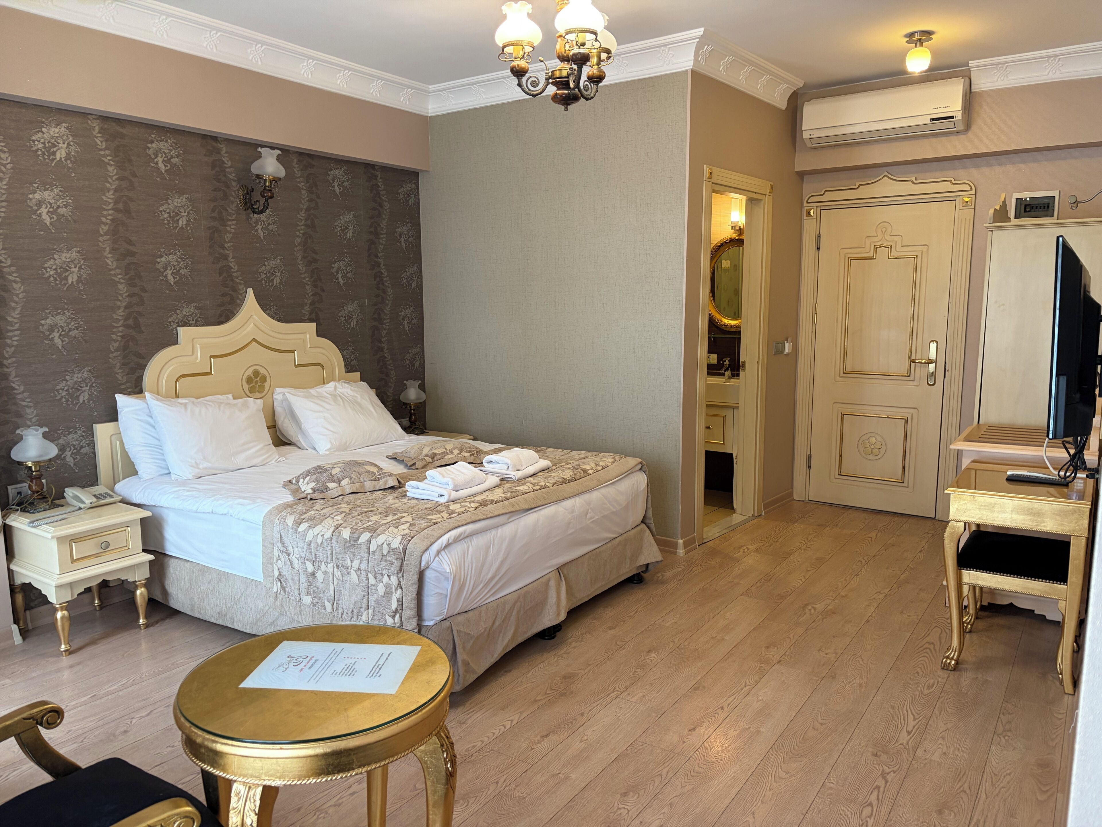 미니바, 객실 내 금고, 각각 다른 스타일의 인테리어, 책상