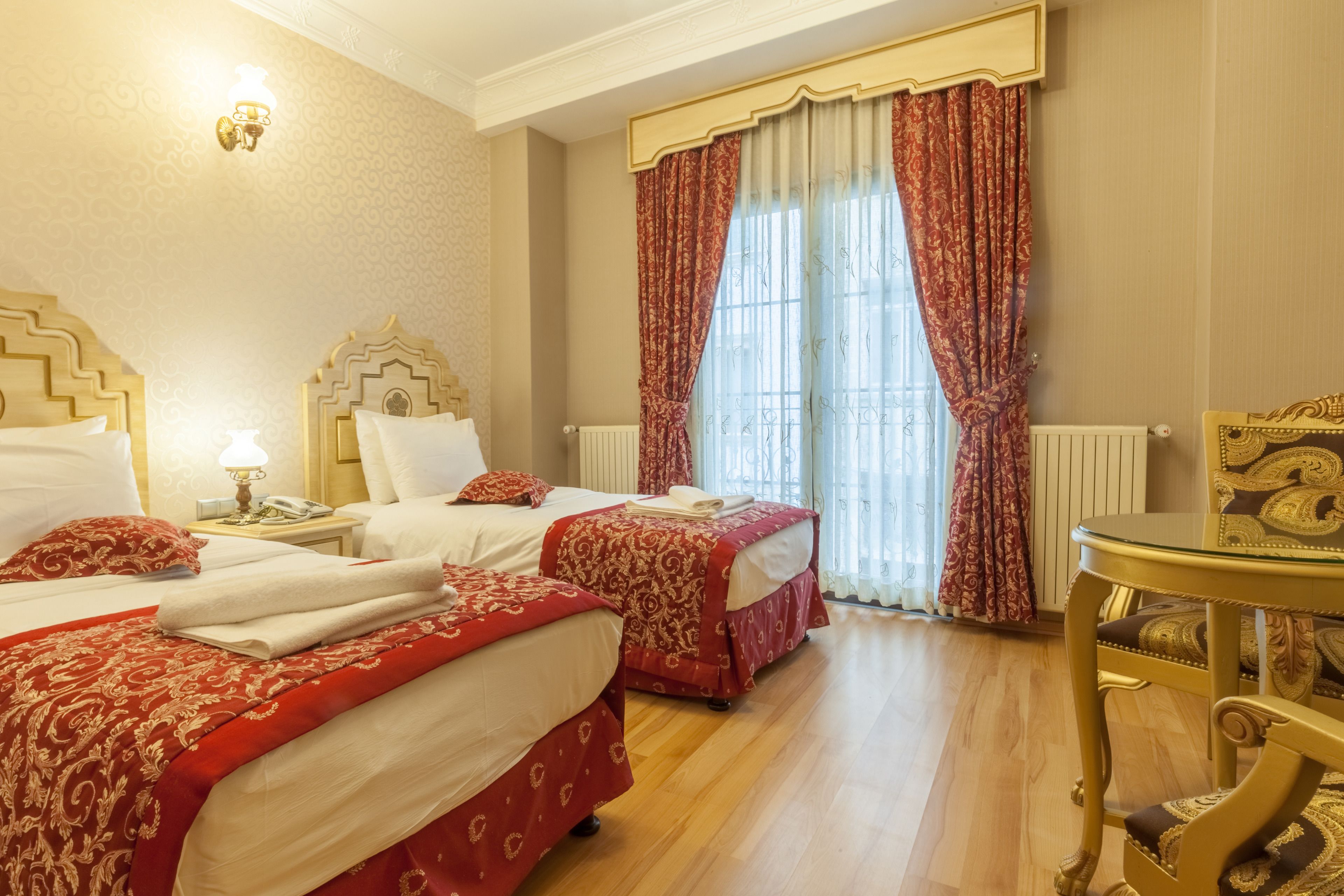 minibar, in-room safe, individually decorated, desk