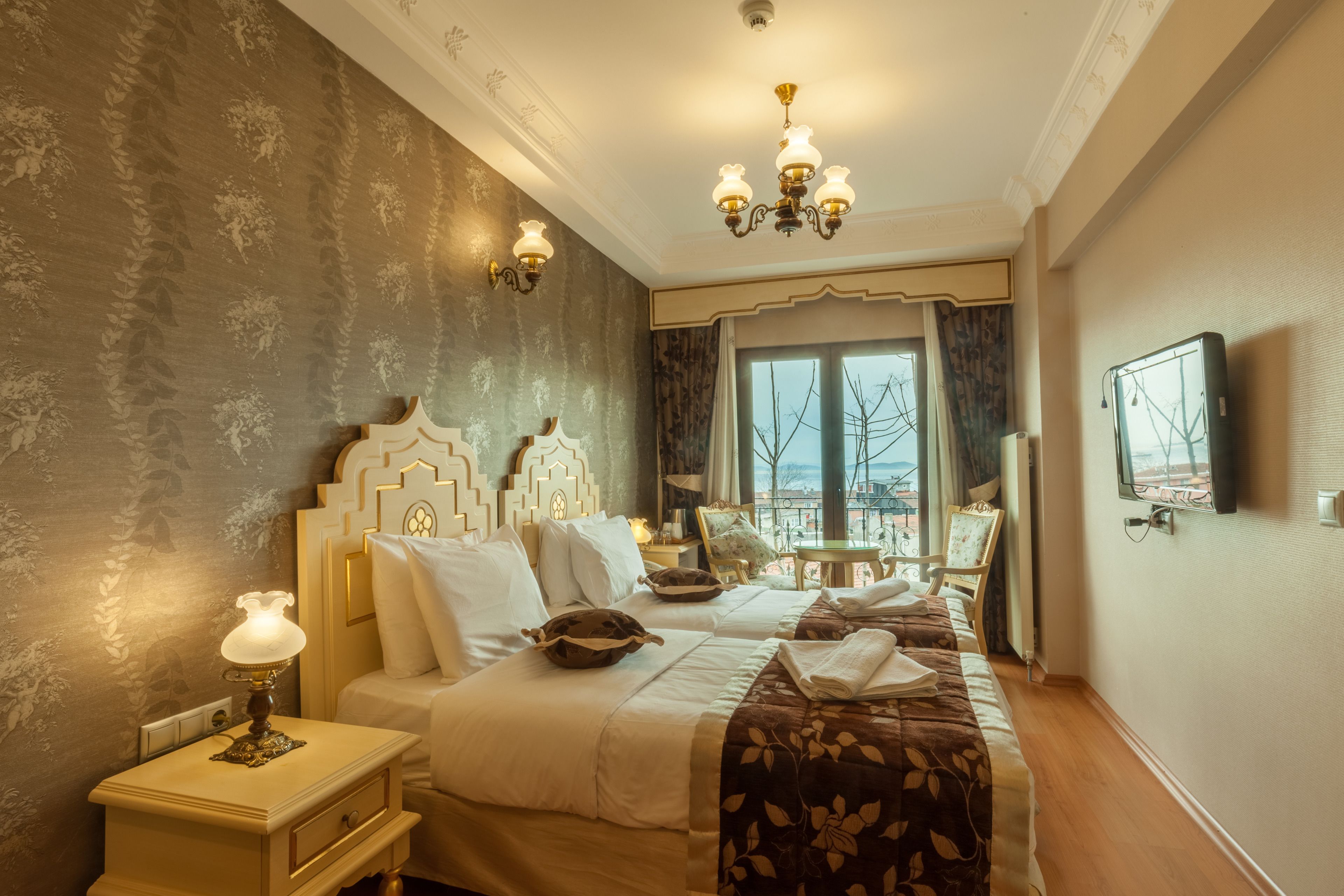 superior room, sea view | minibar, in-room safe, individually decorated, desk