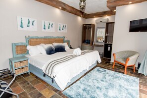 Quarto duplo standard, 2 camas de solteiro | Cofres nos quartos, ferros/tábuas de passar roupa, Wi-Fi de cortesia