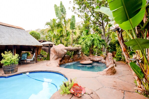 2 outdoor pools