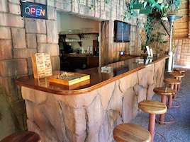 Bar junto a la piscina