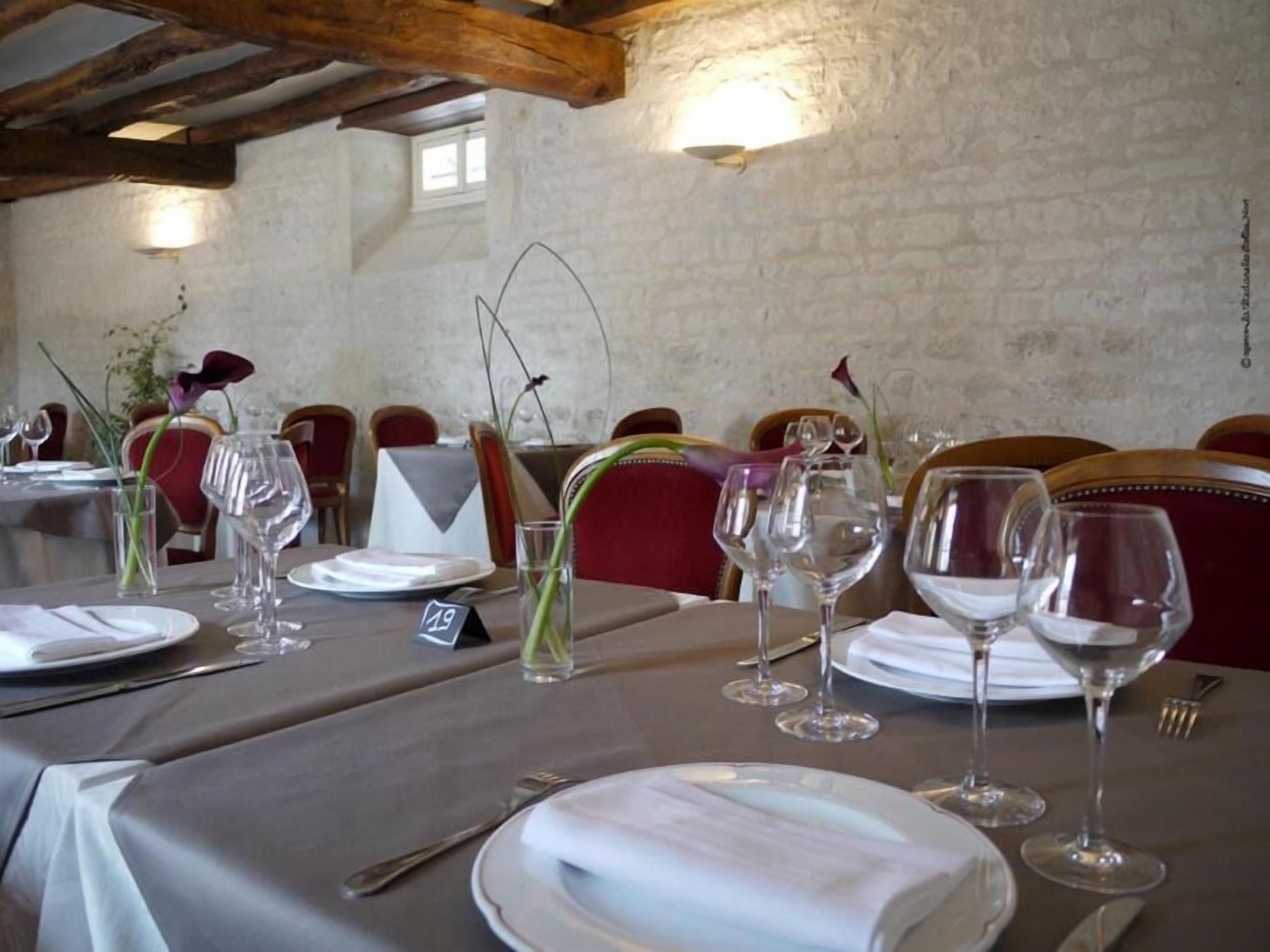 lunch, dinner served; regional cuisine, garden views