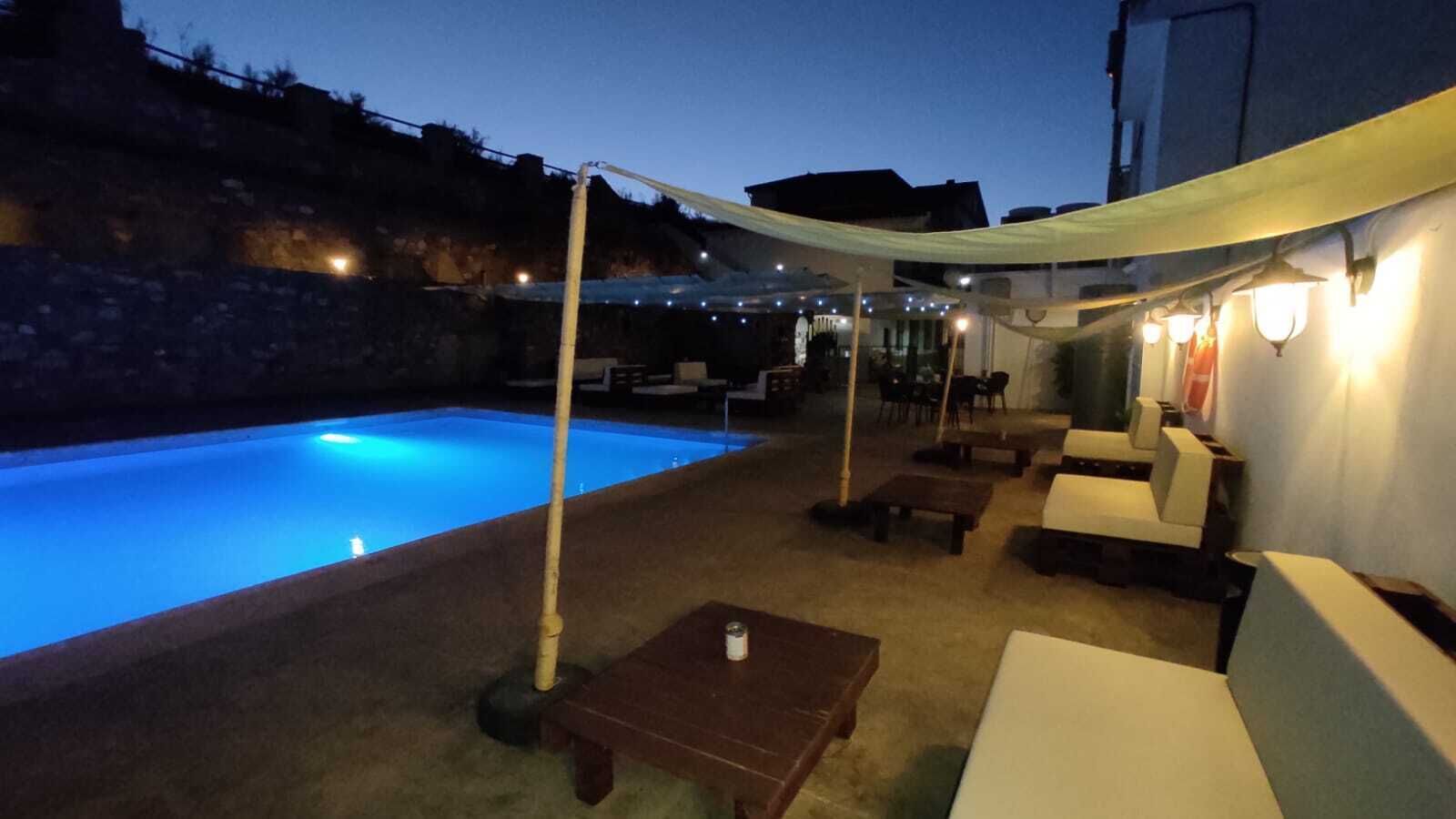 In-room safe, desk, WiFi, bed sheets