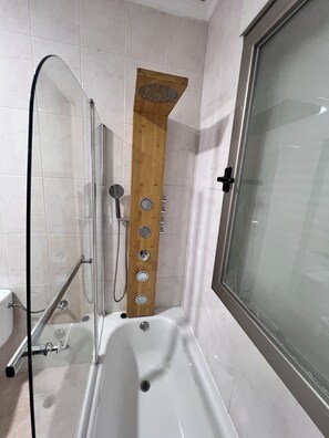 Junior Suite, Refrigerator & Microwave, Mountain View | Bathroom