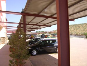 Free self parking - Hotel Don Juan (La Puerta de Segura)