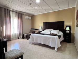 Suite Junior, réfrigérateur et four à micro-ondes, vue montagne