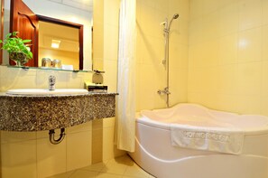 Free toiletries, hair dryer, bathrobes, slippers - Hoang Phu Gia (Ho Chi Minh City)