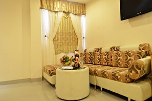 Suite | Premium bedding, minibar, in-room safe, desk - Hoang Phu Gia (Ho Chi Minh City)