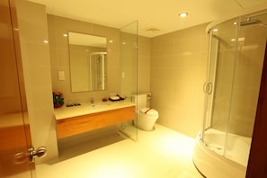 Executive Double Room, 1 King Bed | Bathroom
