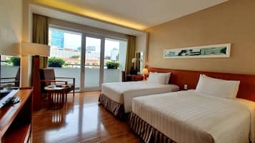 Senior Deluxe | Minibar, in-room safe, desk, free WiFi