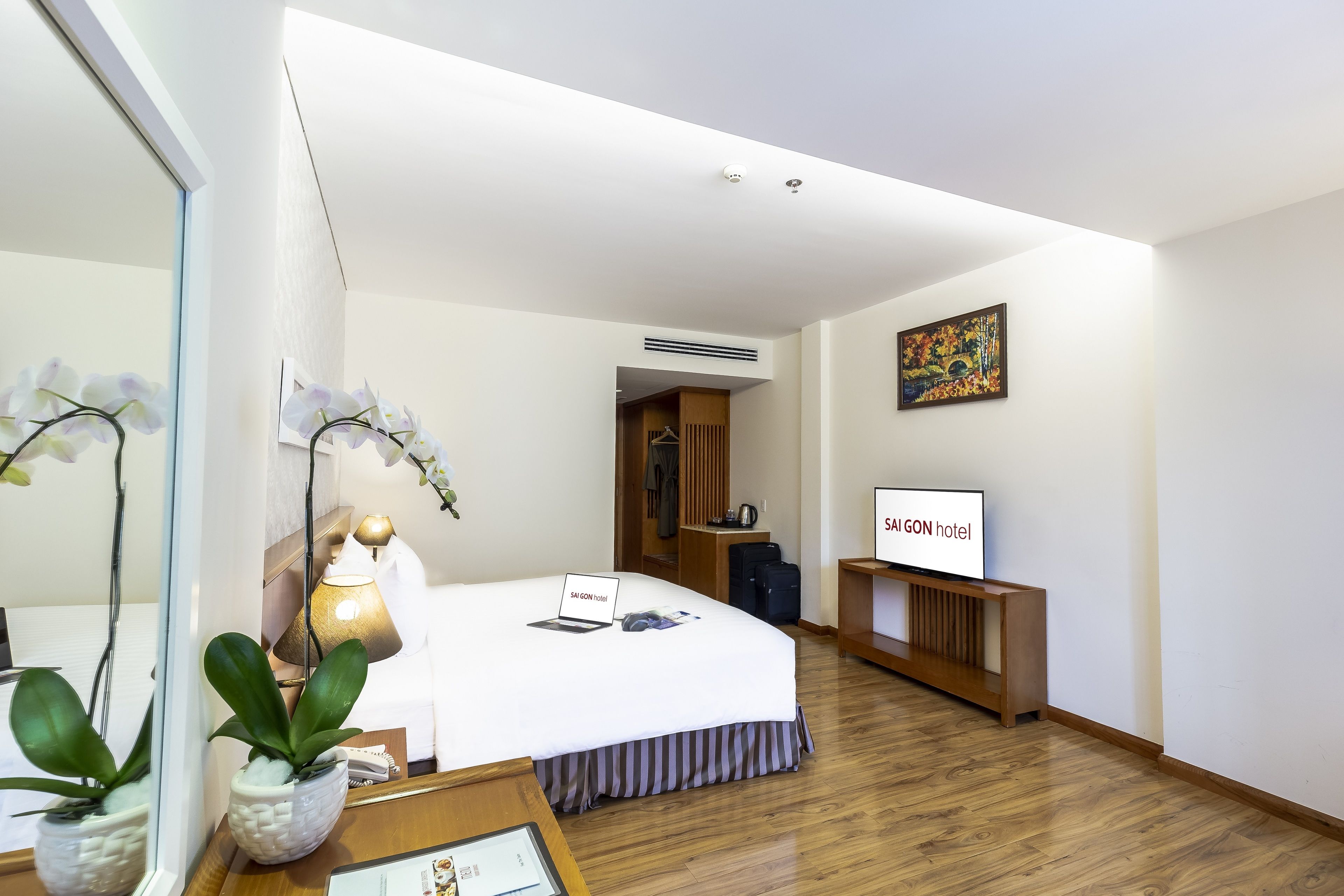 executive double room, 1 king bed | minibar, in-room safe, desk, free wifi