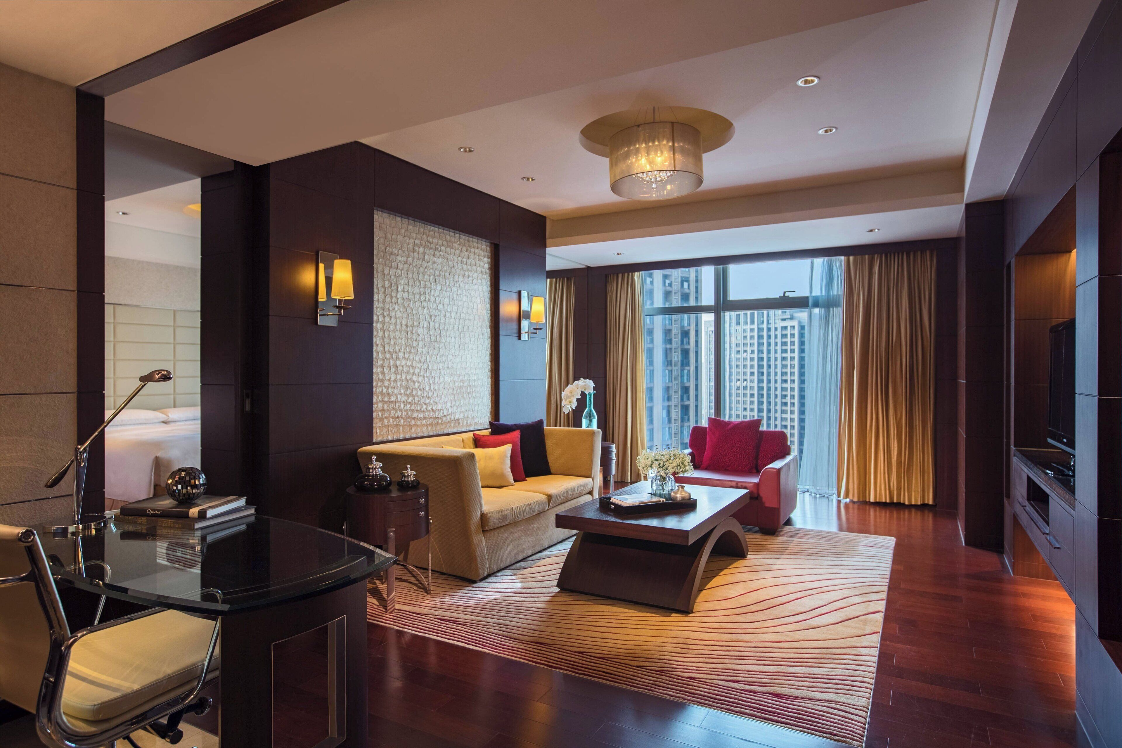 club suite, 1 bedroom, non smoking | 1 bedroom, minibar, in-room safe, desk