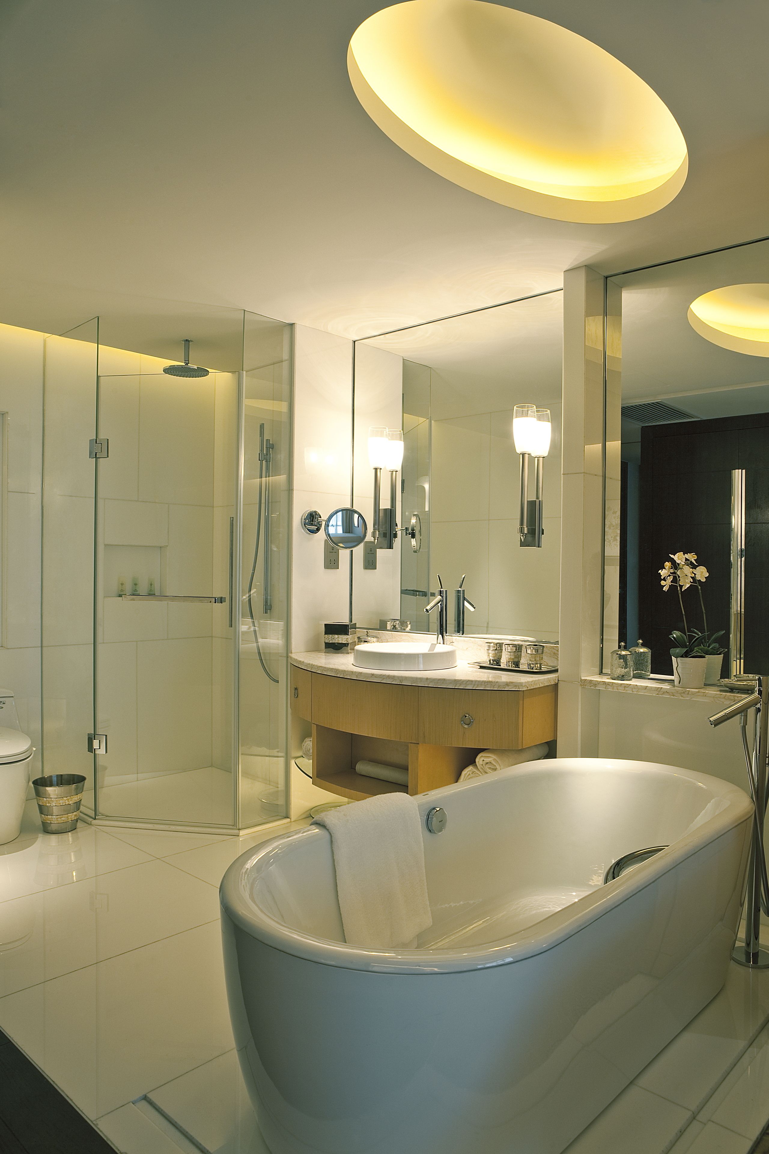 deluxe twin room | 1 bedroom, minibar, in-room safe, desk