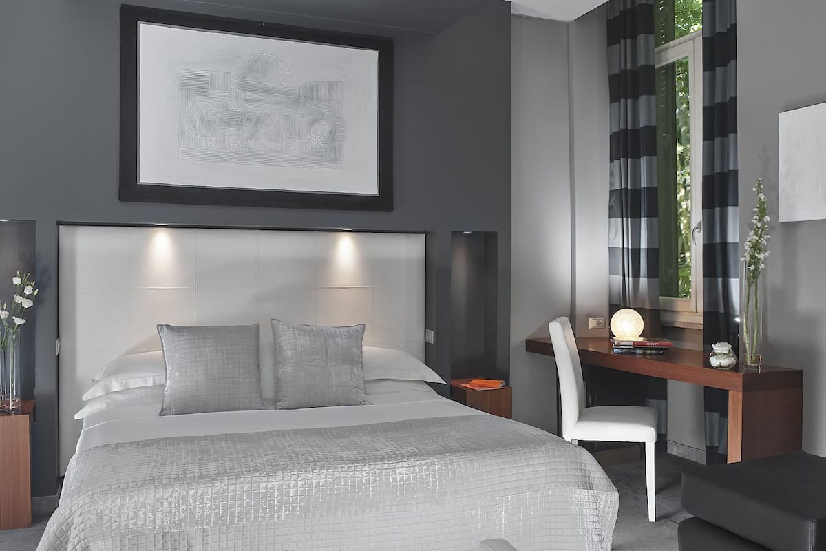 1 bedroom, premium bedding, minibar, in-room safe