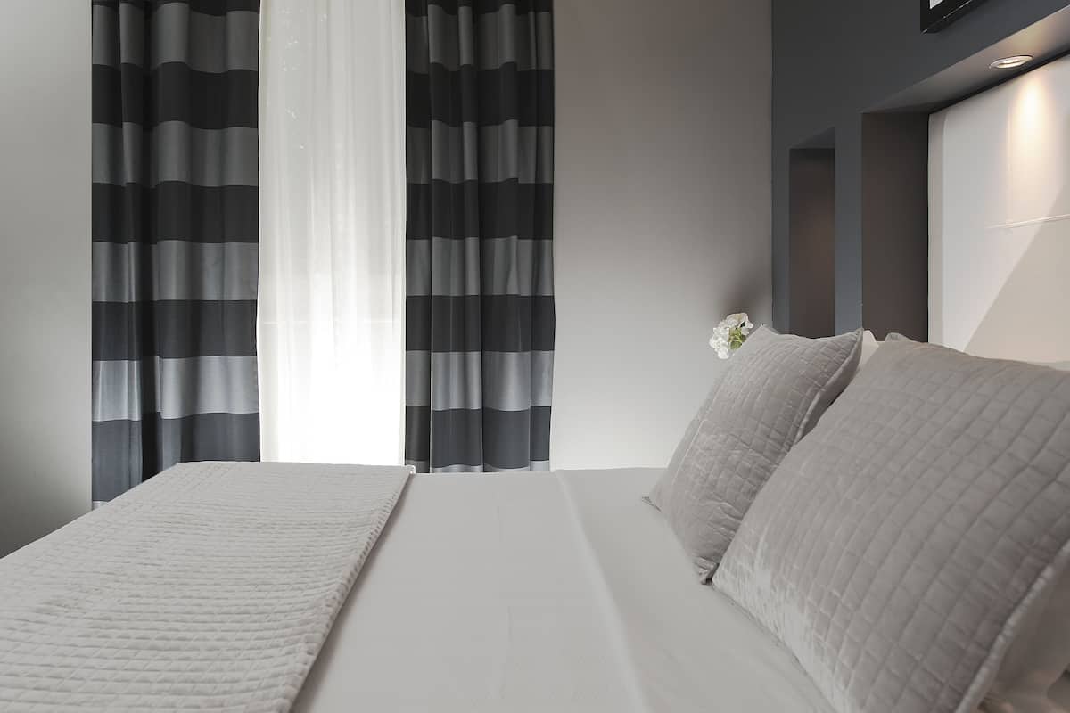 1 bedroom, premium bedding, minibar, in-room safe