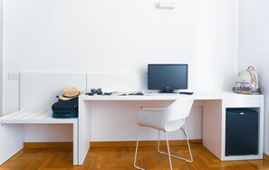 Standard Double or Twin Room | In-room safe, desk, cribs/infant beds, free WiFi - Mistral Hotel (Oristano)