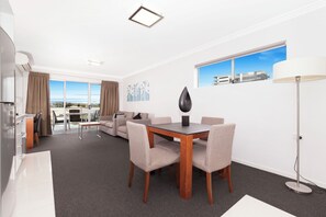 En 38-tommers LCD-TV med Parabol-TV samt TV