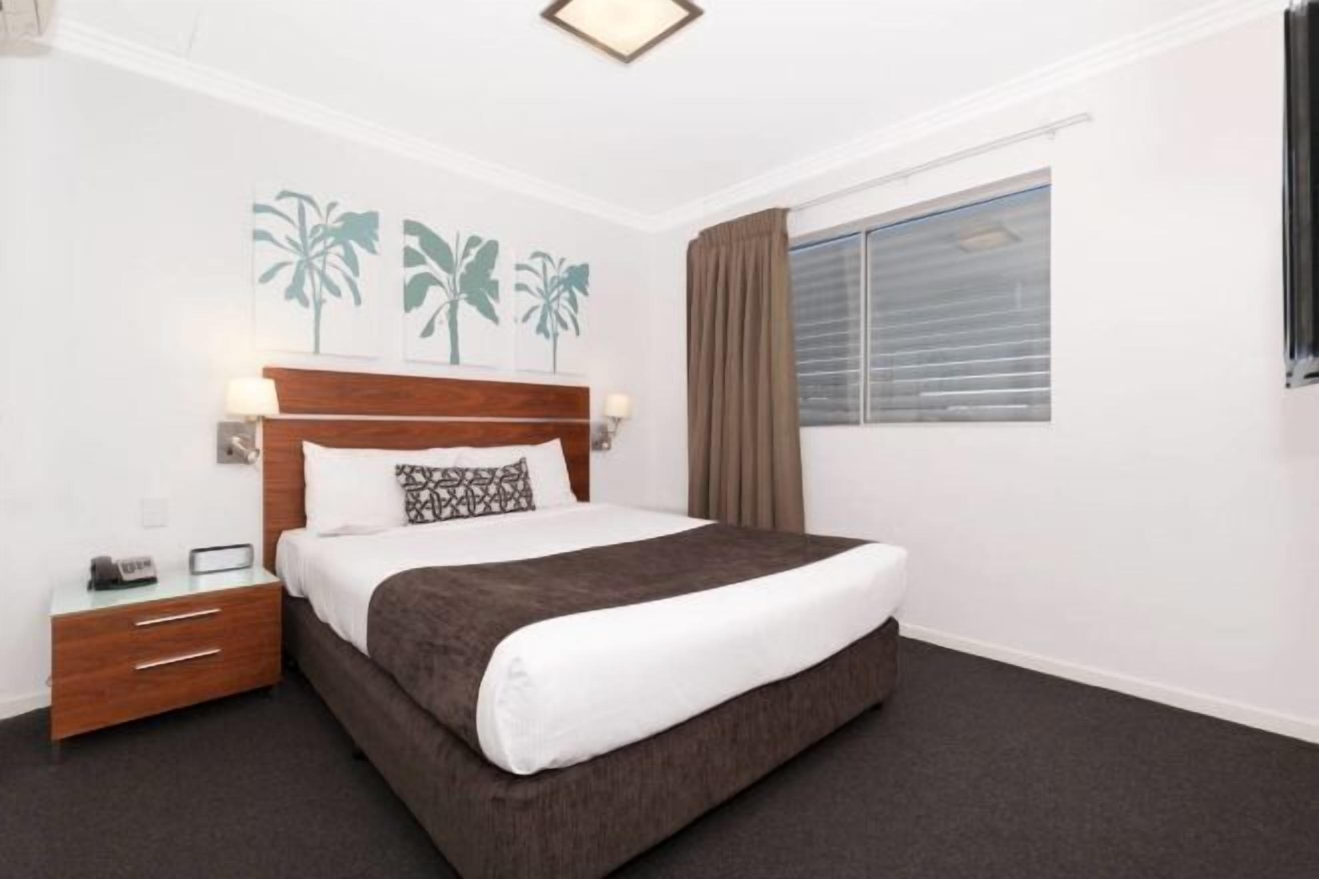 Desk, laptop workspace, free WiFi, bed sheets
