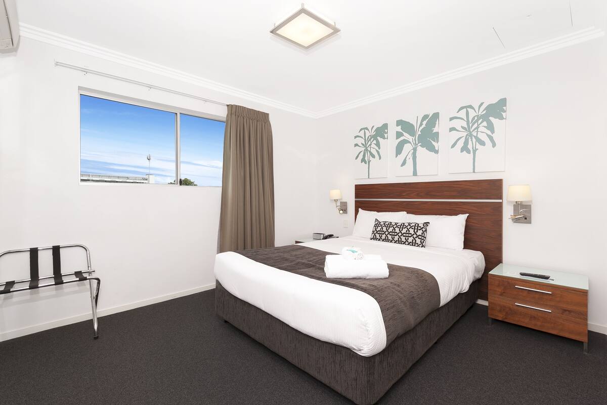 Desk, laptop workspace, free WiFi, bed sheets