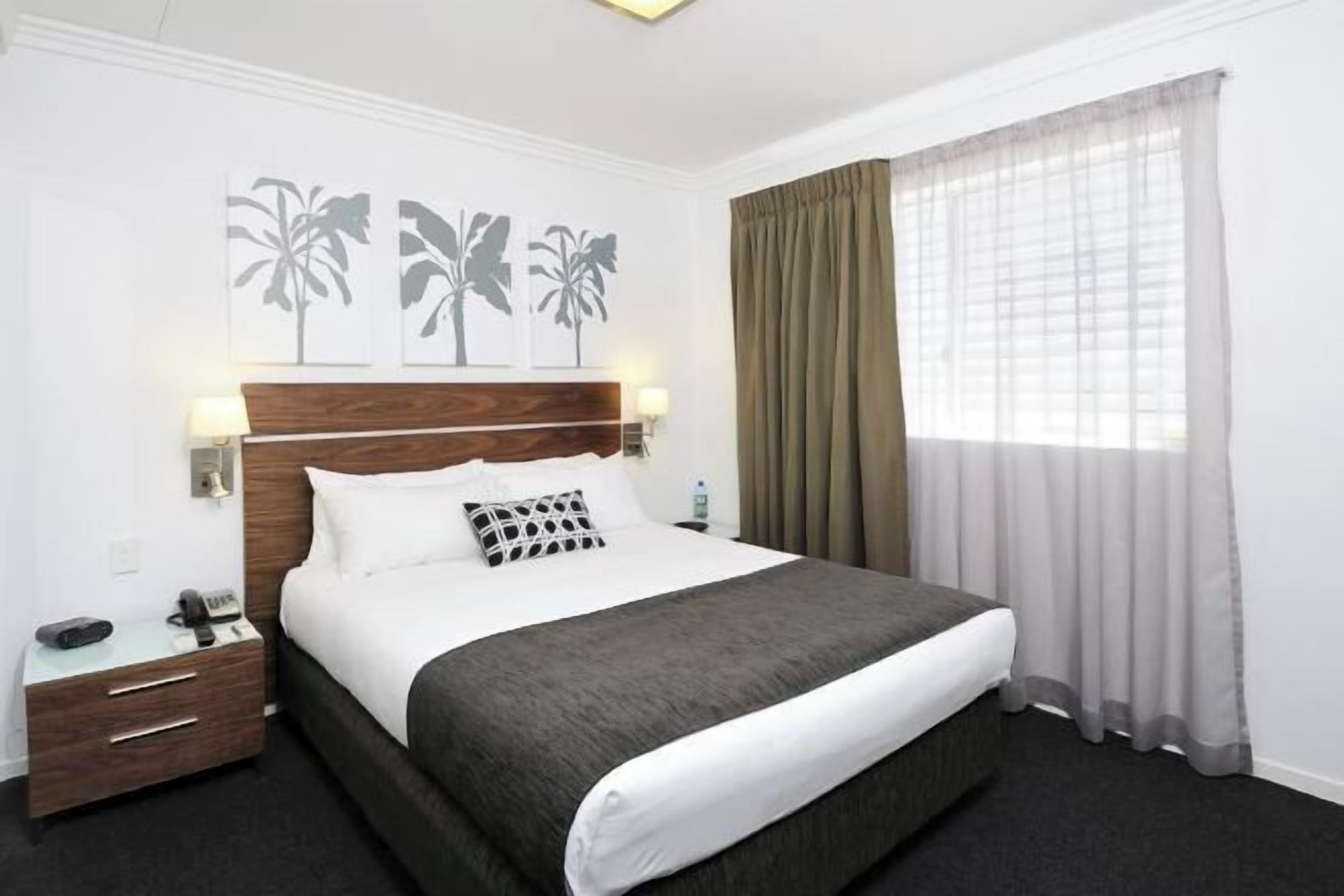 Desk, laptop workspace, free WiFi, bed sheets