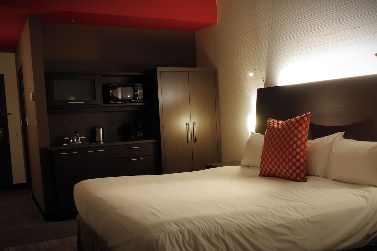 1 bedroom, individually furnished, desk, blackout curtains