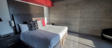 1 habitación, muebles diferentes, escritorio y cortinas blackout