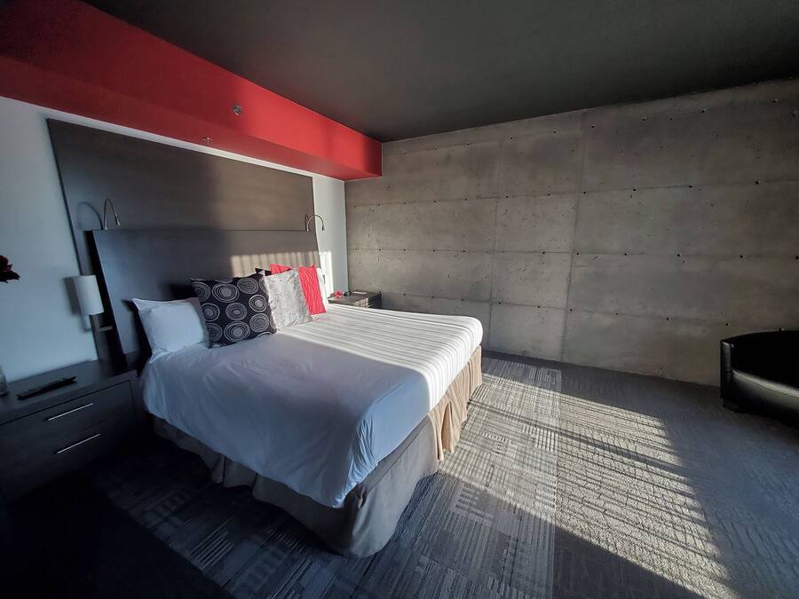 Suite Prestige | Individually furnished, desk, blackout curtains, soundproofing