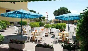 Outdoor dining - Villa Verdiana (Nettuno)
