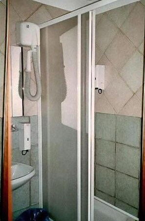 الدش داخل الحمام