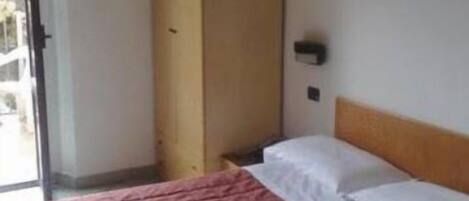 Dubbelrum för 1 person | Skrivbord, strykjärn/strykbräda och gratis wi-fi