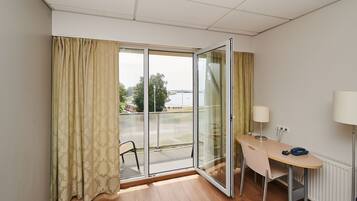 Suite | Desk, iron/ironing board, cribs/infant beds, free WiFi