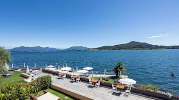 Appartamento Deluxe, cucina, vista lago | Biancheria da letto di alta qualità, copriletto in piuma