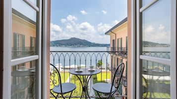 Appart'hĂŽtel Deluxe, cuisine, vue lac | Vue depuis le balcon