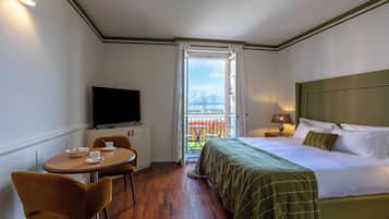 Monolocale Classic, vista lago | Biancheria da letto di alta qualità, copriletto in piuma