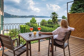 Studio Supérieur, 1 grand lit, terrasse, vue lac | Terrasse/Patio