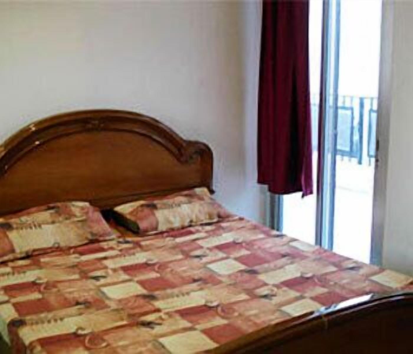 Escritorio, wifi gratis, ropa de cama