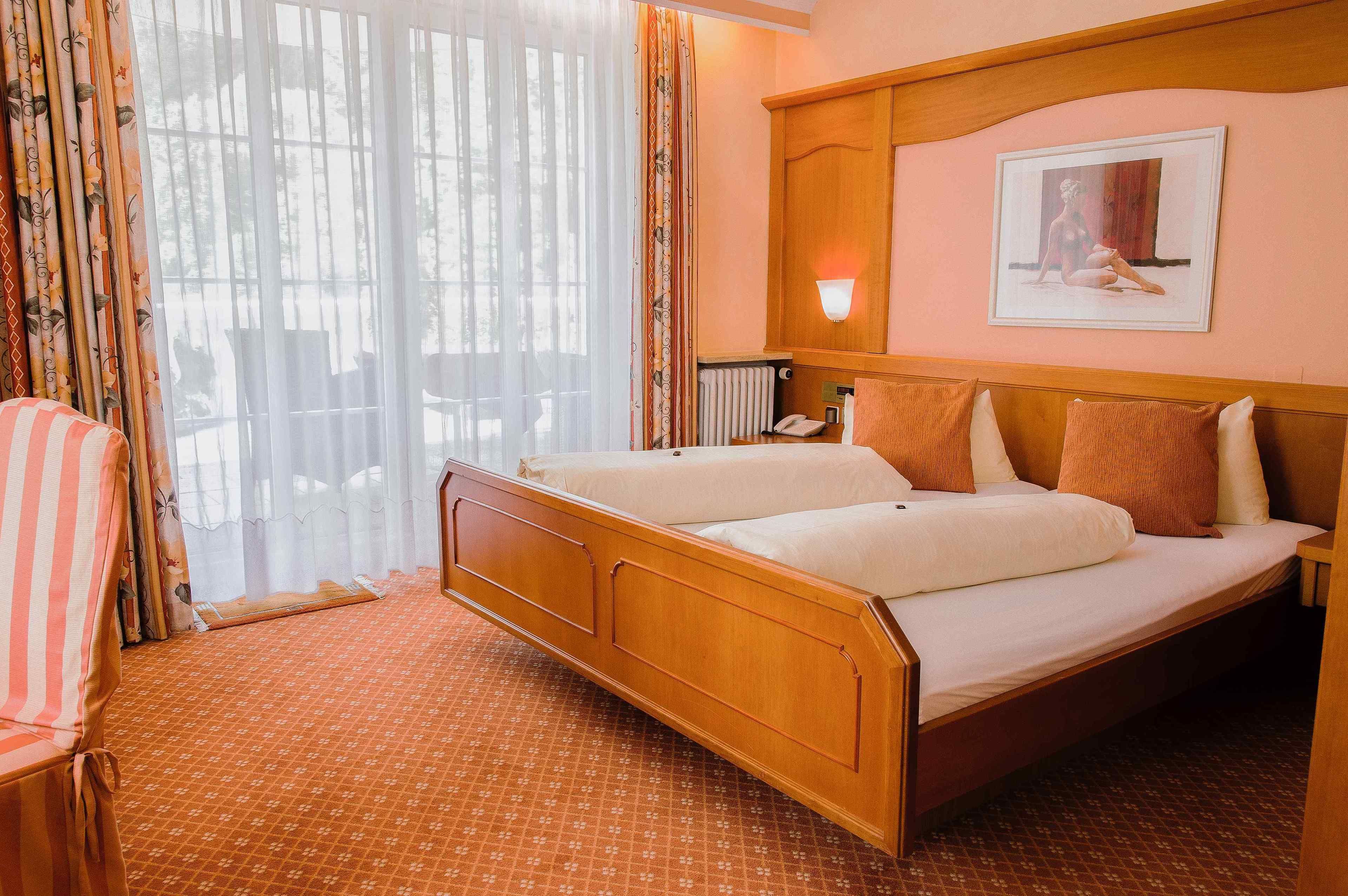 junior suite | hypo-allergenic bedding, iron/ironing board, free wifi, bed sheets