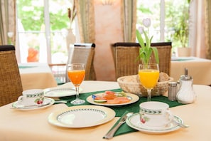 Tägliches inbegriffenes Frühstücksbuffet