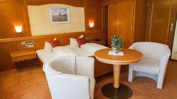 Chambre Double Confort | Literie hypoallergénique, fer et planche à repasser, Wi-Fi gratuit