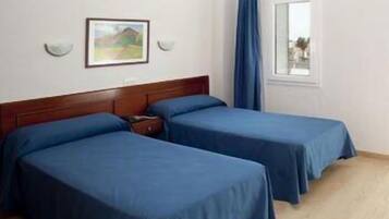 Habitación individual | Escritorio, sistema de insonorización, cunas (de pago) y wifi gratis