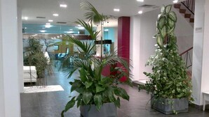 منصة إجراءات تسجيل الوصول/المغادرة