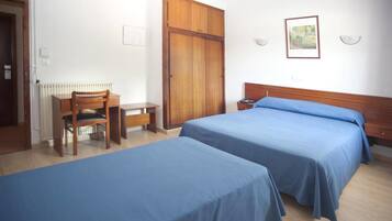 Desk, soundproofing, cots/infant beds, free WiFi